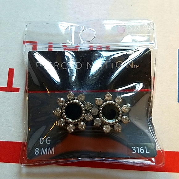 NWT PIERCED NATION 316L STAINLESS STEEL AND CRYSTAL SCREW BACK TUNNELS - Picture 1 of 5